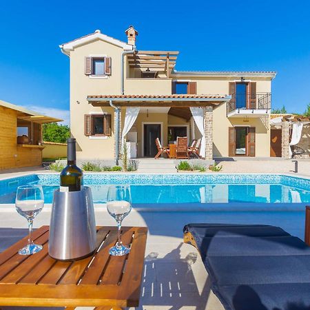 Villa David - Luxurious Secluded Villa With A Heated Pool Butkovići 外观 照片