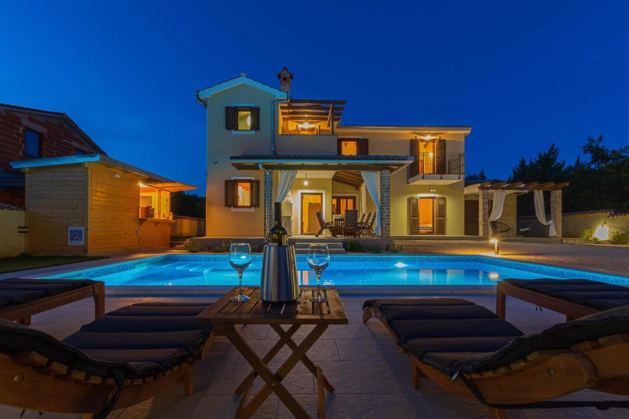 Villa David - Luxurious Secluded Villa With A Heated Pool Butkovići 外观 照片