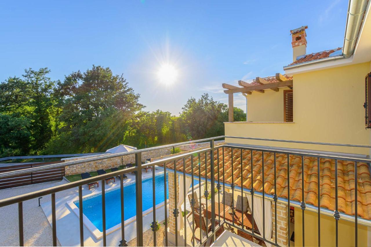 Villa David - Luxurious Secluded Villa With A Heated Pool Butkovići 外观 照片