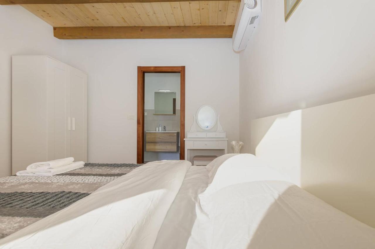 Villa David - Luxurious Secluded Villa With A Heated Pool Butkovići 外观 照片