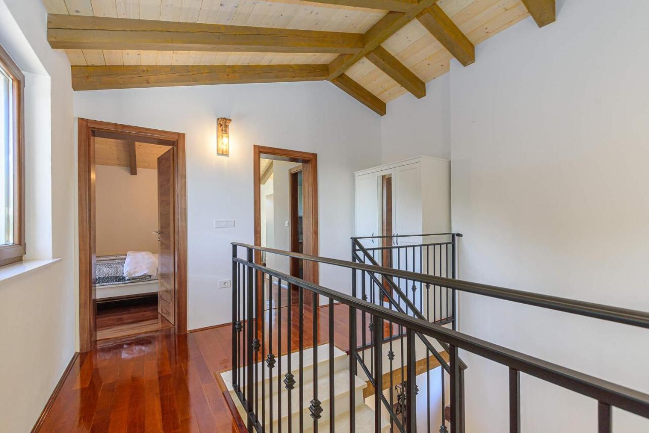 Villa David - Luxurious Secluded Villa With A Heated Pool Butkovići 外观 照片