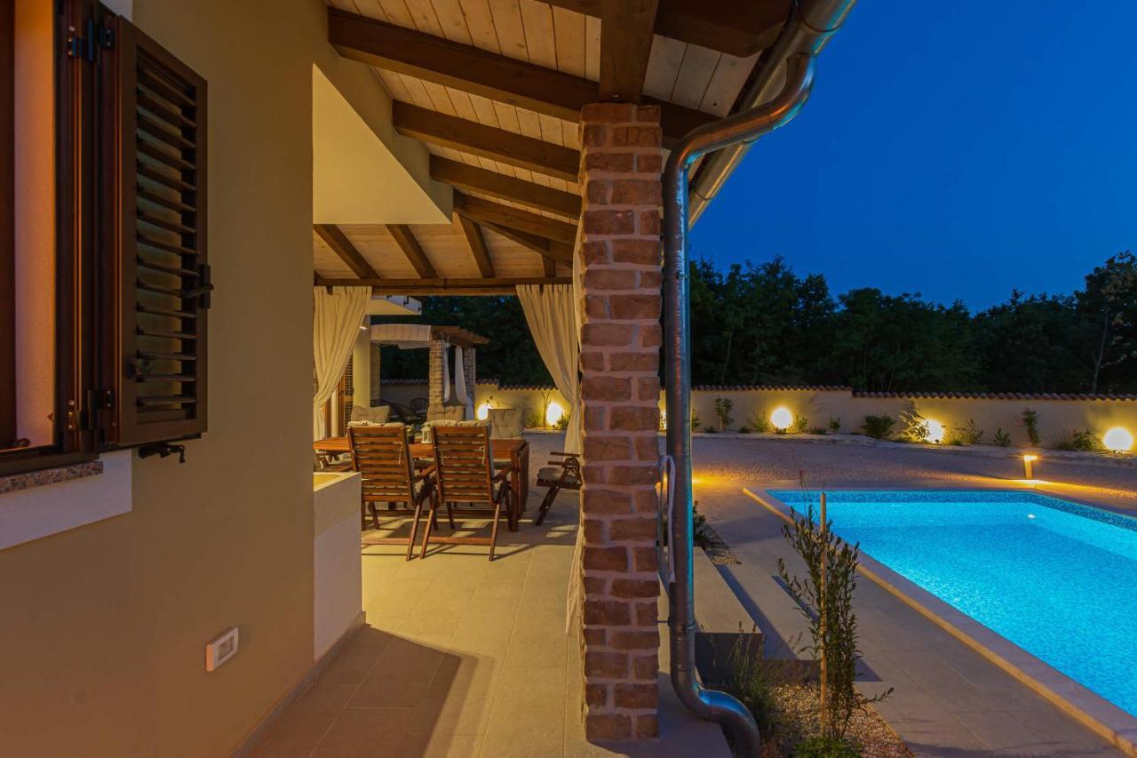 Villa David - Luxurious Secluded Villa With A Heated Pool Butkovići 外观 照片