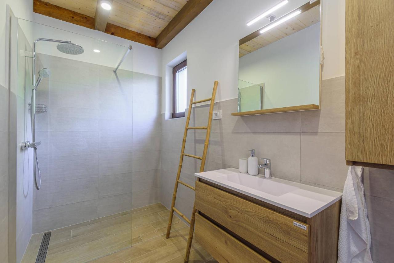 Villa David - Luxurious Secluded Villa With A Heated Pool Butkovići 外观 照片