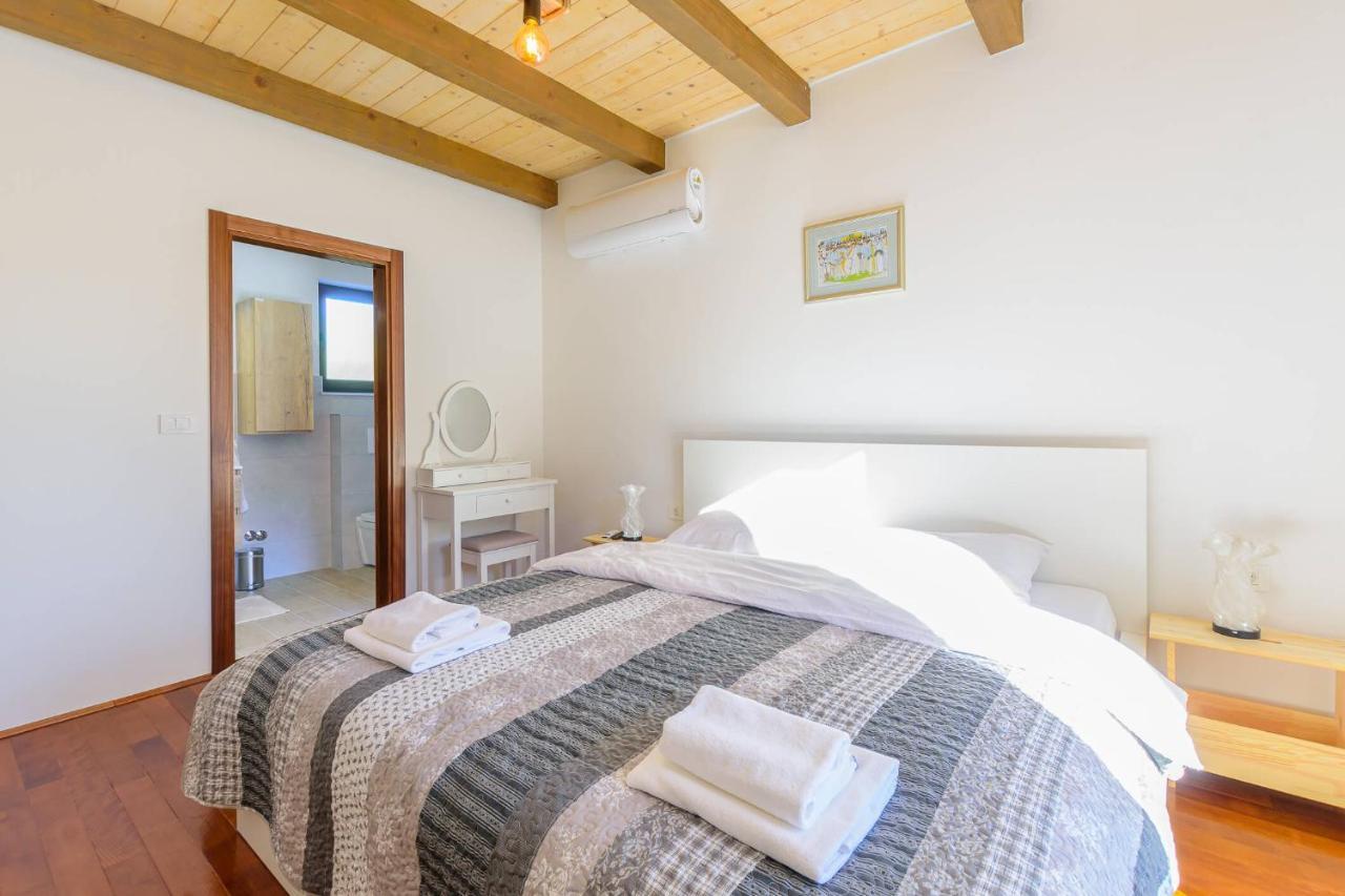 Villa David - Luxurious Secluded Villa With A Heated Pool Butkovići 外观 照片
