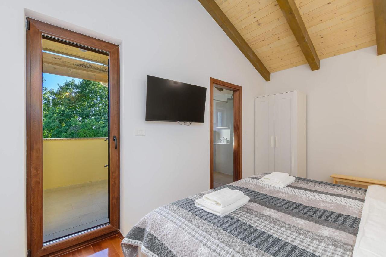 Villa David - Luxurious Secluded Villa With A Heated Pool Butkovići 外观 照片