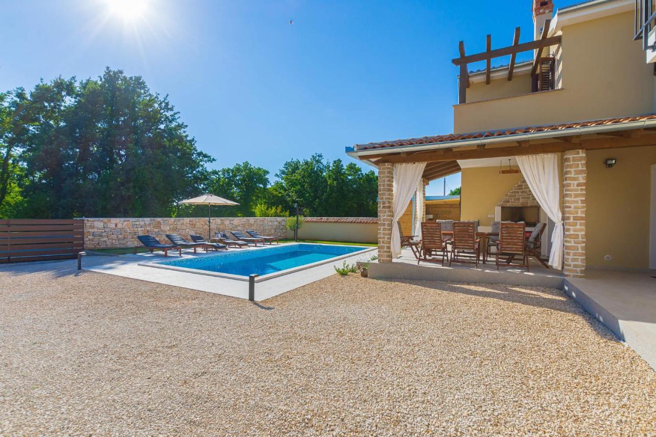 Villa David - Luxurious Secluded Villa With A Heated Pool Butkovići 外观 照片