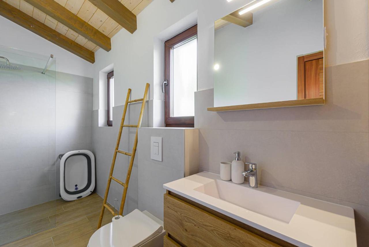 Villa David - Luxurious Secluded Villa With A Heated Pool Butkovići 外观 照片