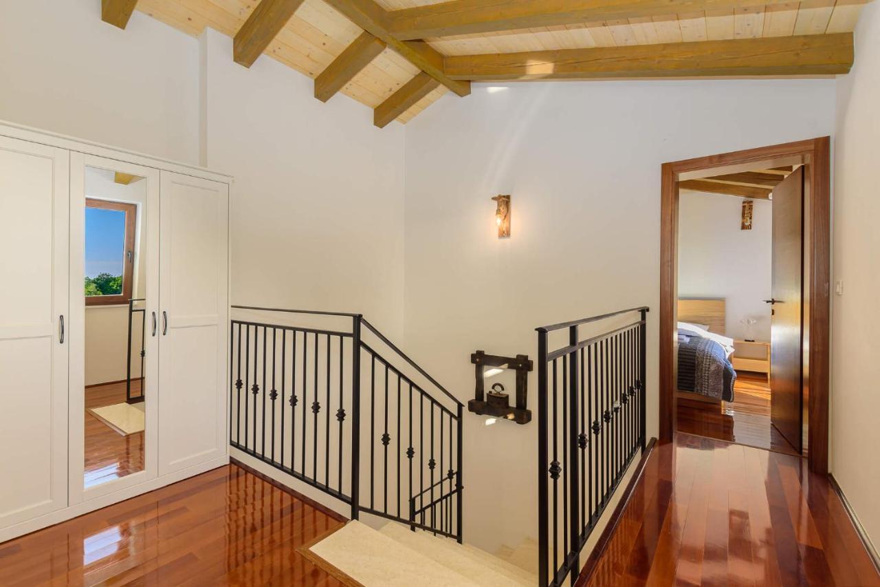 Villa David - Luxurious Secluded Villa With A Heated Pool Butkovići 外观 照片