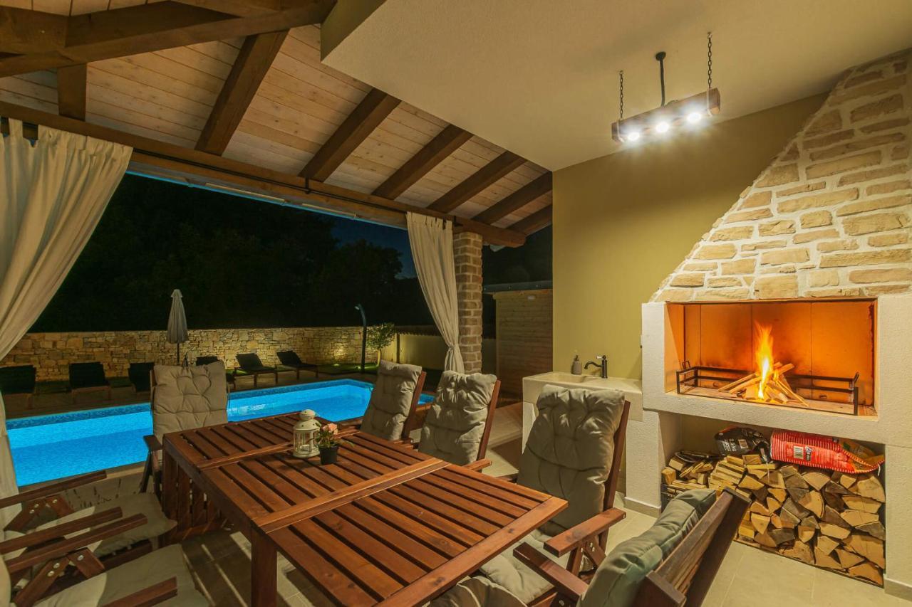 Villa David - Luxurious Secluded Villa With A Heated Pool Butkovići 外观 照片