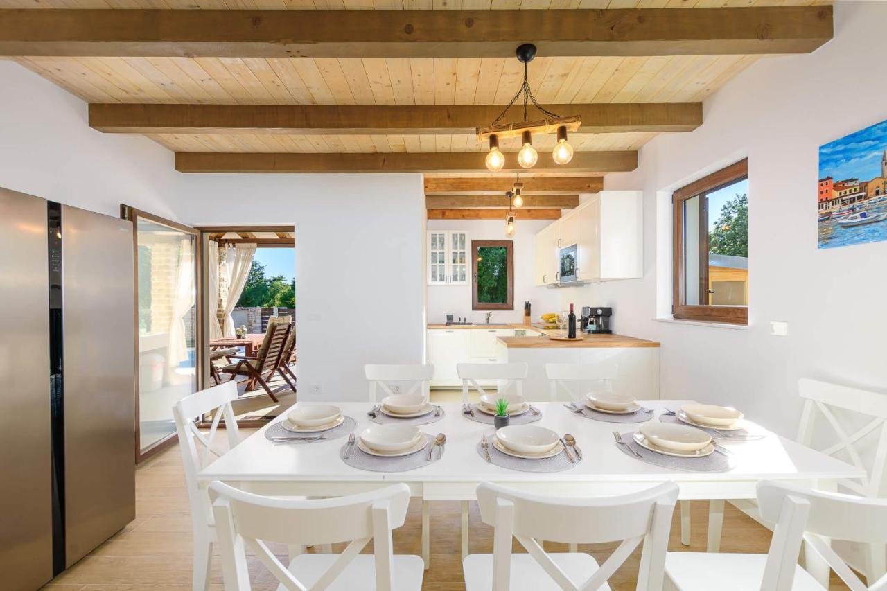Villa David - Luxurious Secluded Villa With A Heated Pool Butkovići 外观 照片
