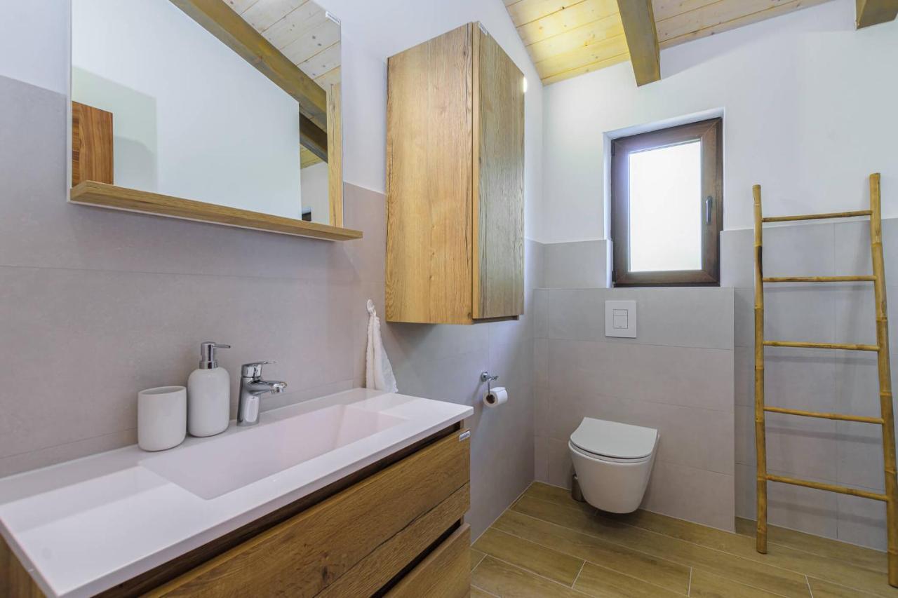 Villa David - Luxurious Secluded Villa With A Heated Pool Butkovići 外观 照片