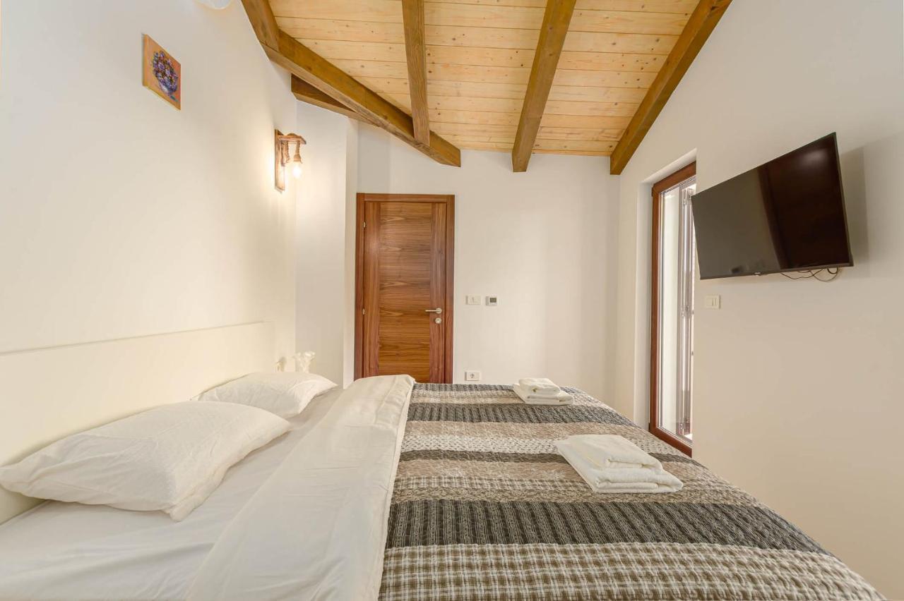 Villa David - Luxurious Secluded Villa With A Heated Pool Butkovići 外观 照片